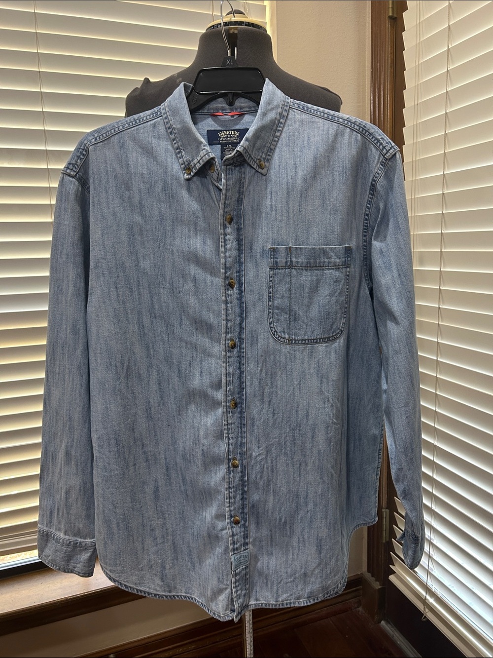 Signature by Levi Strauss Men's Light Blue Denim Button-Down Shirt Large 100% ct